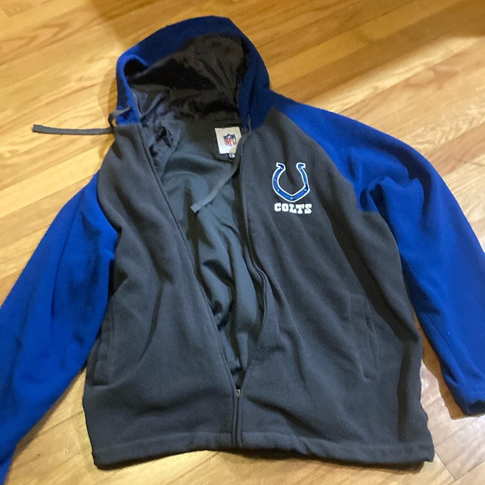 Indianapolis Colts zip up sweater size XL (zip missing latch)